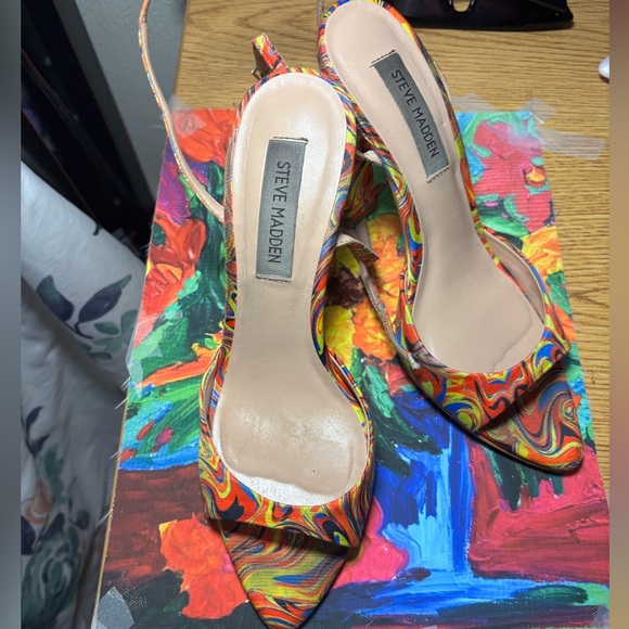 Steven Manden 4” heal size seven - Picture 5 of 8